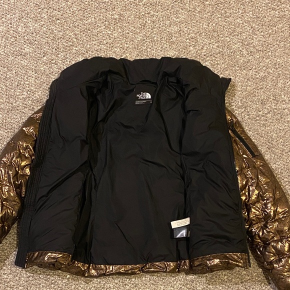 The North Face Metallic Gold Puffer Jacket Size Large - Picture 2 of 3